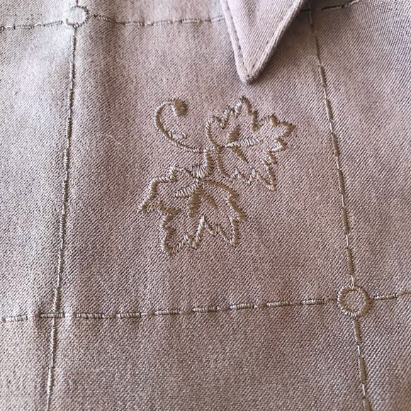 Tan embroidered design button shirt - Picture 4 of 7